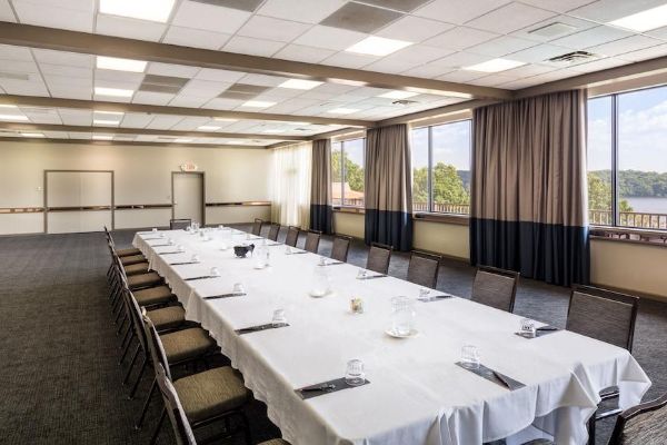 Marina & Spa Lodge Of Four Seasons Golf Resort (Village of Four Seasons)